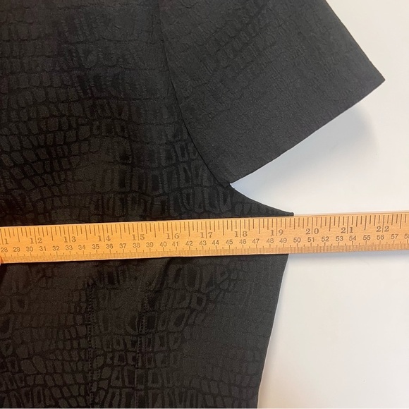 Tahari cap sleeve textured black dress with back slit size 14 - Picture 14 of 16